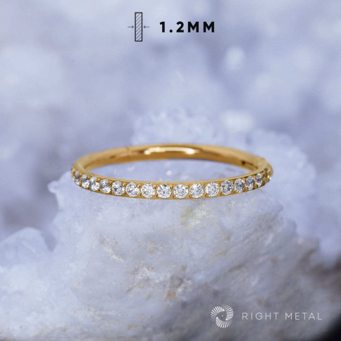 № 2567 Кольцо-кликер Twilight Crystal PVD Yellow с прозрачными фианитами на внешней стороне и PVD покрытием 1.2*12 мм Right Metal Титан ASTM F-136